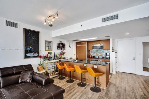 Condominio en venta en Miami, Florida, 2 dormitorios, 122.82 m2 № 1962672 - foto 4