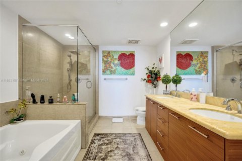 Condominio en venta en Miami, Florida, 2 dormitorios, 122.82 m2 № 1962672 - foto 17