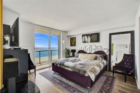 Condominio en venta en Miami, Florida, 2 dormitorios, 122.82 m2 № 1962672 - foto 14