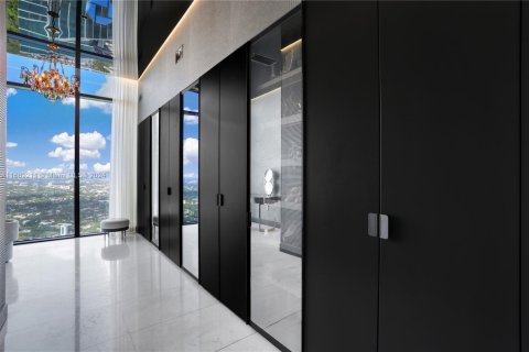Copropriété à vendre à Miami, Floride: 4 chambres, 469.16 m2 № 1694880 - photo 13