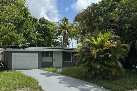 House in Fort Lauderdale, Florida 4 bedrooms, 112.97 sq.m. № 1937625 - photo 1