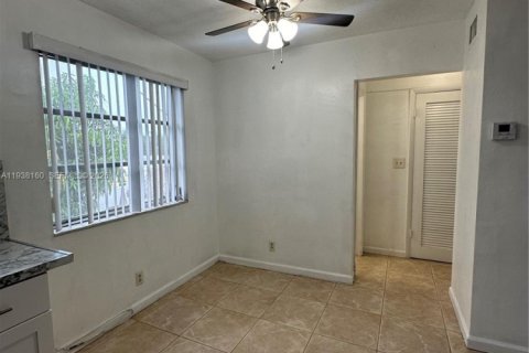 Condo in Hollywood, Florida, 1 bedroom  № 1995848 - photo 7