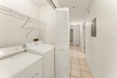 Condo in Tampa, Florida, 3 bedrooms № 2197780 - photo 20