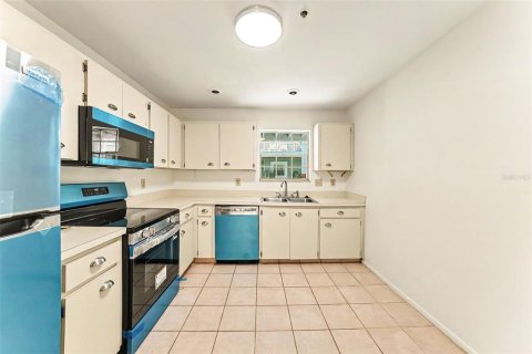 Condo in Tampa, Florida, 3 bedrooms № 2197780 - photo 12