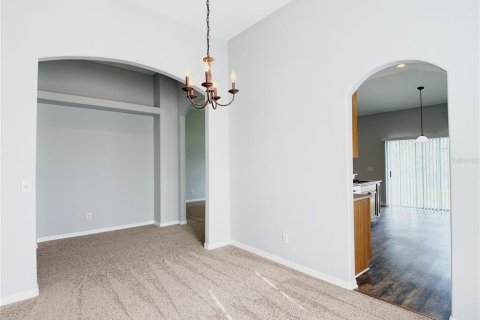 House in Haines City, Florida 4 bedrooms, 193.05 sq.m. № 2314389 - photo 10
