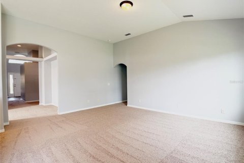 House in Haines City, Florida 4 bedrooms, 193.05 sq.m. № 2314389 - photo 2