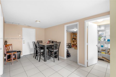 Commercial property in Miami, Florida № 1936309 - photo 5