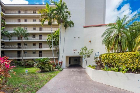 Condo in Pompano Beach, Florida, 2 bedrooms  № 2068391 - photo 11