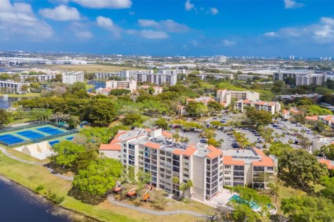 Condo in Pompano Beach, Florida, 2 bedrooms  № 2068391 - photo 17