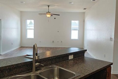 Casa en venta en Auburndale, Florida, 4 dormitorios, 215.53 m2 № 2418977 - foto 6
