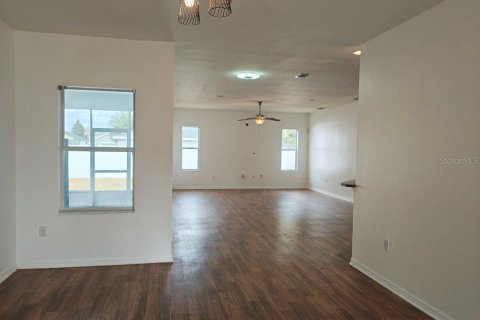 Casa en venta en Auburndale, Florida, 4 dormitorios, 215.53 m2 № 2418977 - foto 2