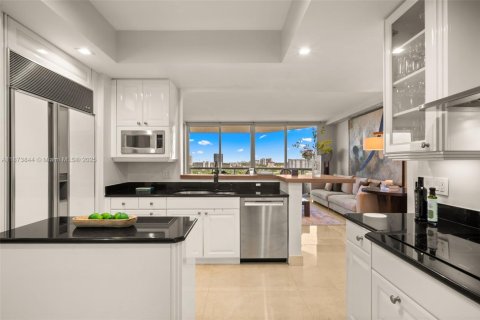 Copropriété à louer à Aventura, Floride: 3 chambres, 246.84 m2 № 1898335 - photo 12