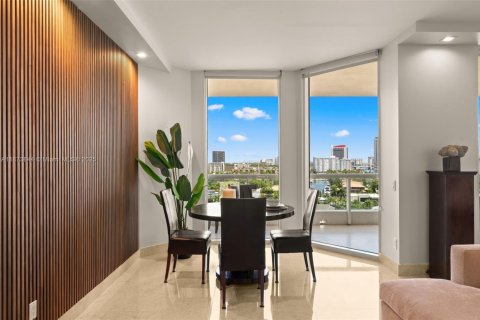 Copropriété à louer à Aventura, Floride: 3 chambres, 246.84 m2 № 1898335 - photo 2