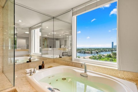 Copropriété à louer à Aventura, Floride: 3 chambres, 246.84 m2 № 1898335 - photo 18