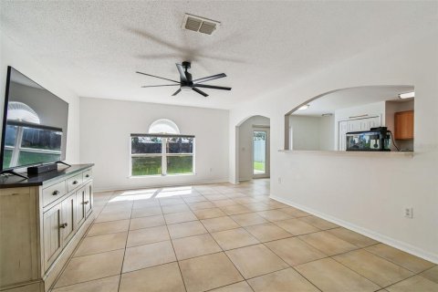 Casa en venta en Land O' Lakes, Florida, 4 dormitorios, 175.77 m2 № 1918179 - foto 4