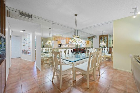 Copropriété à vendre à Pompano Beach, Floride: 2 chambres, 129.97 m2 № 2084944 - photo 13