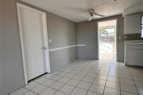 Villa ou maison à louer à Holiday, Floride: 2 chambres, 91.04 m2 № 2103642 - photo 14
