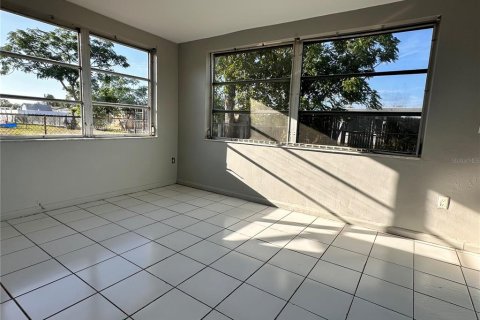 Villa ou maison à louer à Holiday, Floride: 2 chambres, 91.04 m2 № 2103642 - photo 15