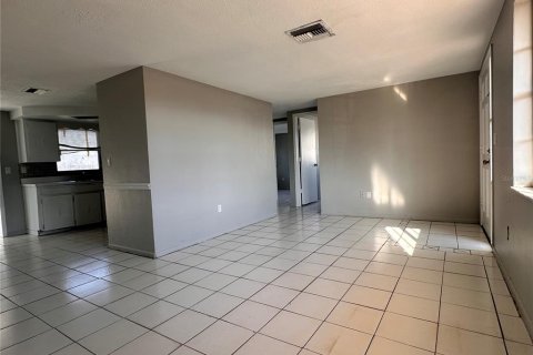 Villa ou maison à louer à Holiday, Floride: 2 chambres, 91.04 m2 № 2103642 - photo 4