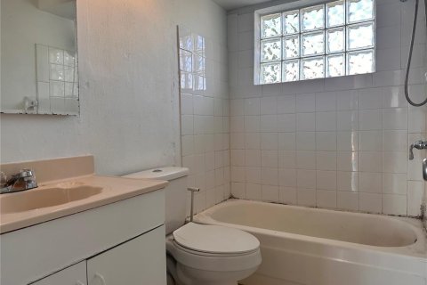Villa ou maison à louer à Holiday, Floride: 2 chambres, 91.04 m2 № 2103642 - photo 11