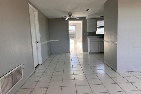 Villa ou maison à louer à Holiday, Floride: 2 chambres, 91.04 m2 № 2103642 - photo 12