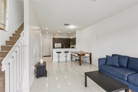 Townhouse in Lauderhill, Florida 3 bedrooms, 126.35 sq.m. № 1929210 - photo 11