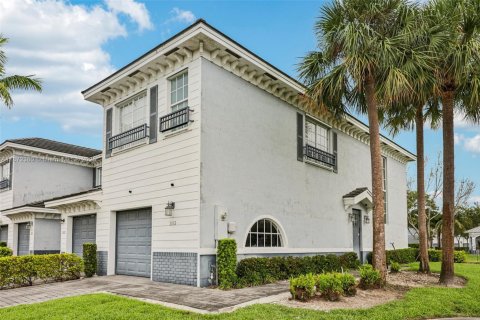 Townhouse in Lauderhill, Florida 3 bedrooms, 126.35 sq.m. № 1929210 - photo 4