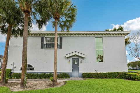 Townhouse in Lauderhill, Florida 3 bedrooms, 126.35 sq.m. № 1929210 - photo 1
