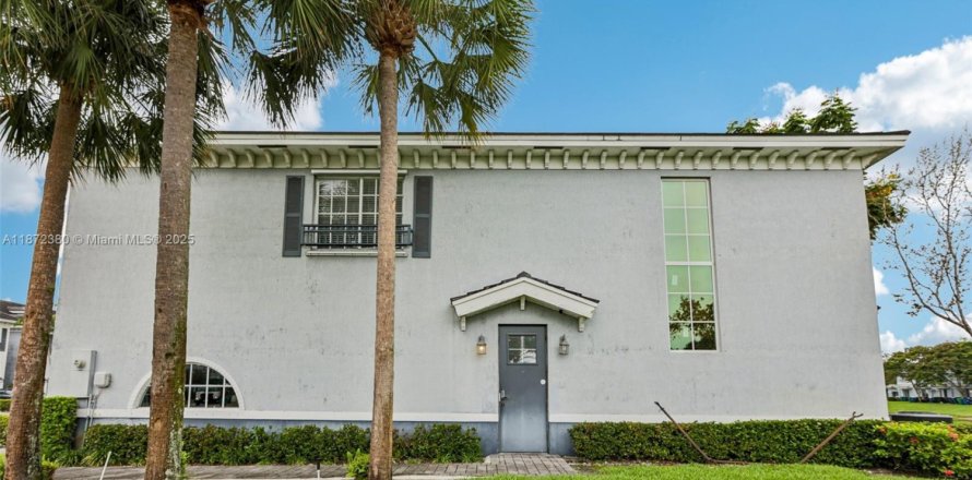 Townhouse in Lauderhill, Florida 3 bedrooms, 126.35 sq.m. № 1929210