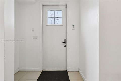 Townhouse in Lauderhill, Florida 3 bedrooms, 126.35 sq.m. № 1929210 - photo 8
