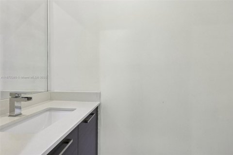 Townhouse in Lauderhill, Florida 3 bedrooms, 126.35 sq.m. № 1929210 - photo 19