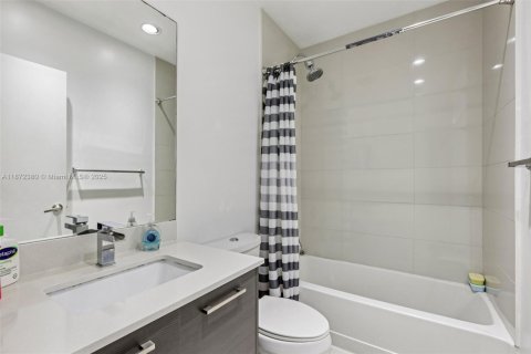Townhouse in Lauderhill, Florida 3 bedrooms, 126.35 sq.m. № 1929210 - photo 23