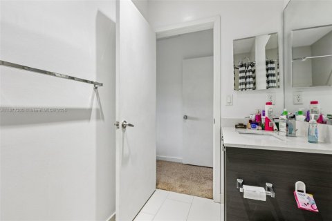 Townhouse in Lauderhill, Florida 3 bedrooms, 126.35 sq.m. № 1929210 - photo 24