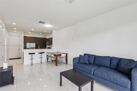 Townhouse in Lauderhill, Florida 3 bedrooms, 126.35 sq.m. № 1929210 - photo 12