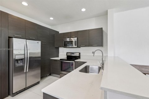 Townhouse in Lauderhill, Florida 3 bedrooms, 126.35 sq.m. № 1929210 - photo 15