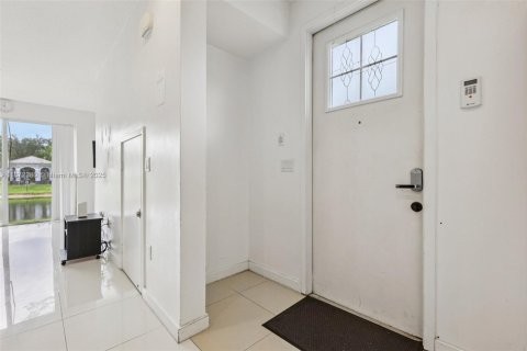 Townhouse in Lauderhill, Florida 3 bedrooms, 126.35 sq.m. № 1929210 - photo 7