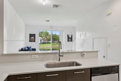 Townhouse in Lauderhill, Florida 3 bedrooms, 126.35 sq.m. № 1929210 - photo 17