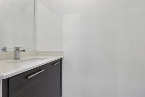 Townhouse in Lauderhill, Florida 3 bedrooms, 126.35 sq.m. № 1929210 - photo 21