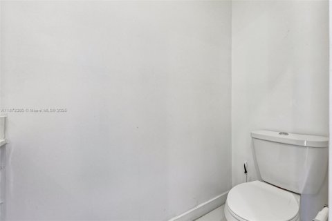 Townhouse in Lauderhill, Florida 3 bedrooms, 126.35 sq.m. № 1929210 - photo 20