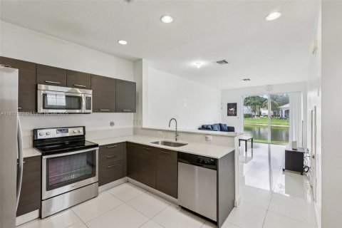 Townhouse in Lauderhill, Florida 3 bedrooms, 126.35 sq.m. № 1929210 - photo 18