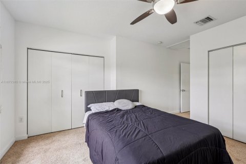 Townhouse in Lauderhill, Florida 3 bedrooms, 126.35 sq.m. № 1929210 - photo 27