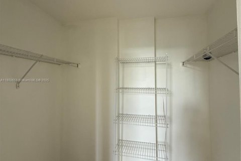 Condo in West Palm Beach, Florida, 2 bedrooms  № 1701028 - photo 3