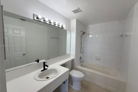 Condo in West Palm Beach, Florida, 2 bedrooms  № 1701028 - photo 5