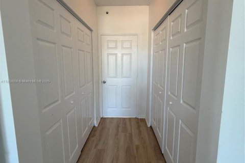 Condo in West Palm Beach, Florida, 2 bedrooms  № 1701028 - photo 15