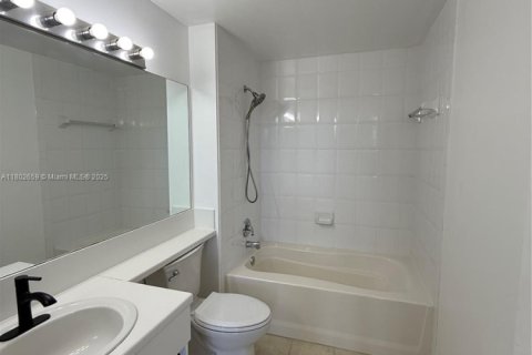 Condo in West Palm Beach, Florida, 2 bedrooms  № 1701028 - photo 4