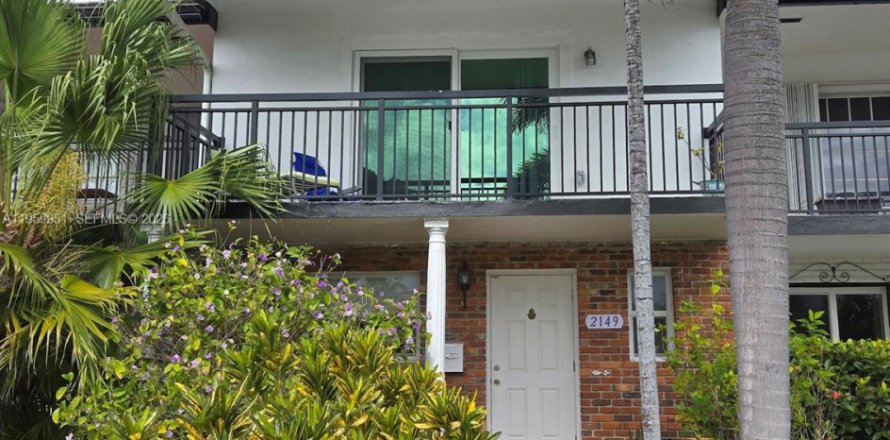 Кондоминиум с 2 спальнями в Норт-Майами, Флорида № 2022102