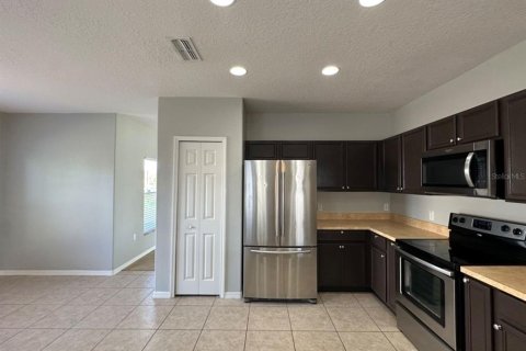 Casa en alquiler en Poinciana, Florida, 4 dormitorios, 259.2 m2 № 1816227 - foto 6