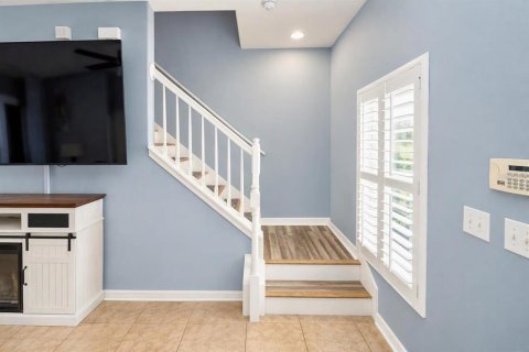 Townhouse in Brandon, Florida 2 bedrooms, 105.91 sq.m. № 2408527 - photo 2