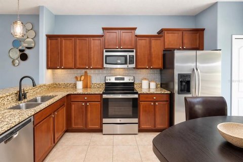 Townhouse in Brandon, Florida 2 bedrooms, 105.91 sq.m. № 2408527 - photo 5
