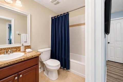 Townhouse in Brandon, Florida 2 bedrooms, 105.91 sq.m. № 2408527 - photo 10